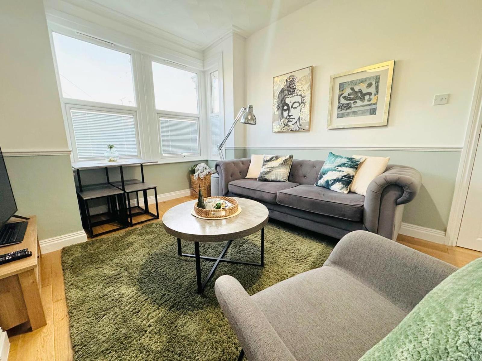 Westcliff-On-Sea Modern 2 Bedroom Apartment - Free Parking Southend-on-Sea Exterior photo